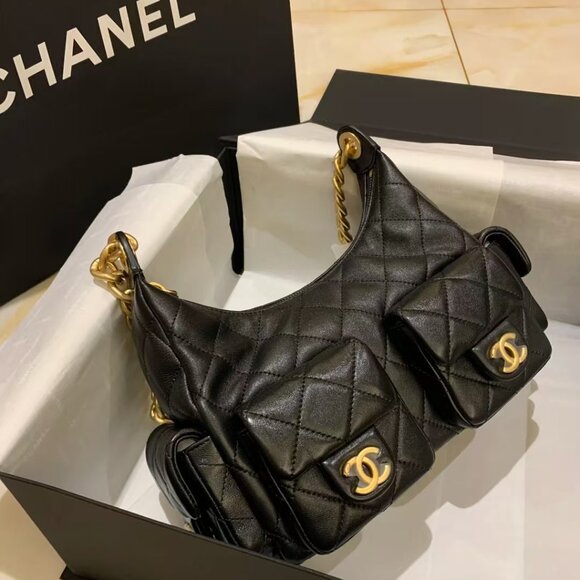 Classic CHANEL Bag: A Stylish and Versatile Choice for Elegance - Picture 1 of 4